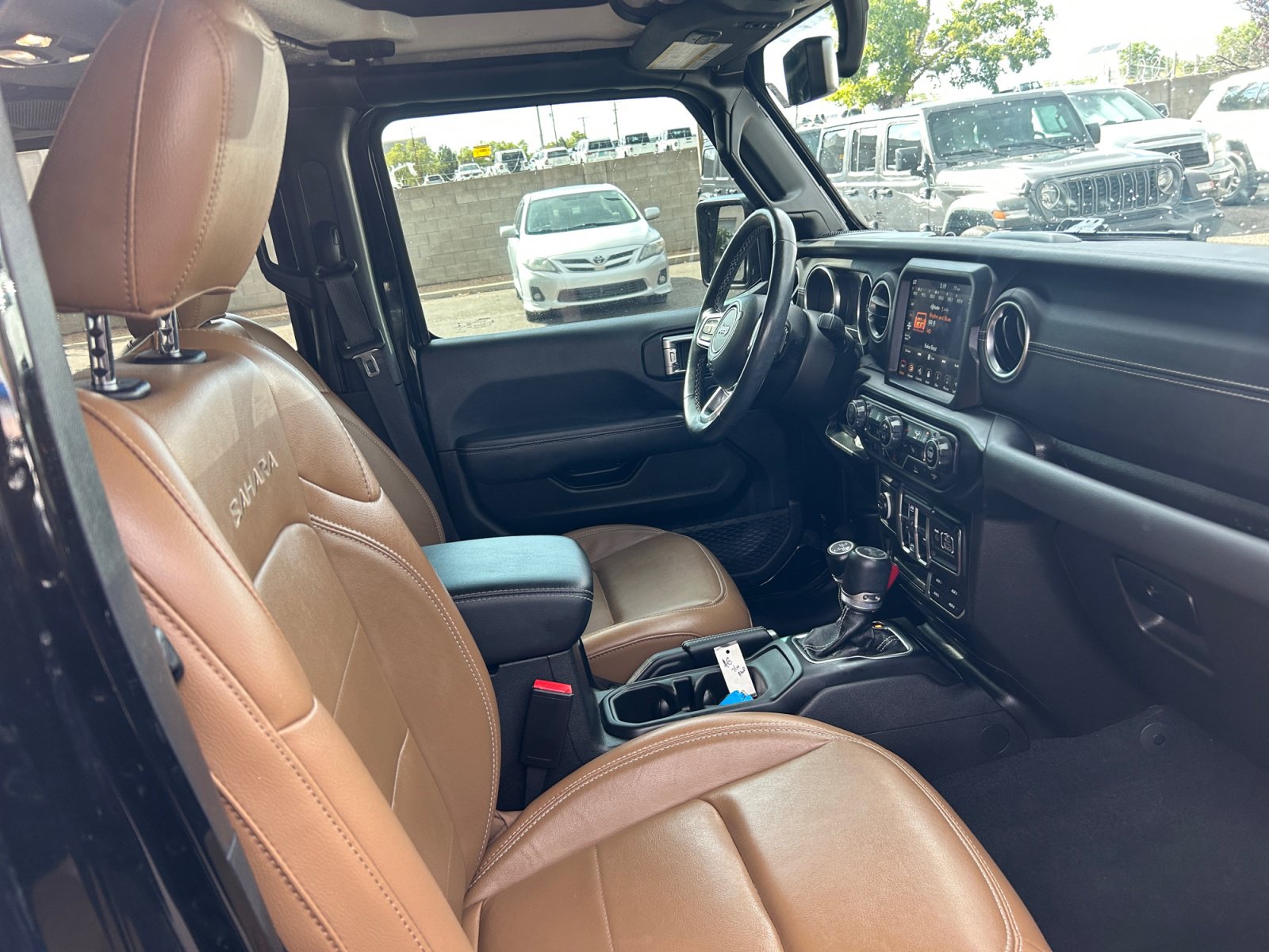Used 2023 Jeep Wrangler Unlimited Sahara w/ Cold Weather Group AWD/4WD image 19