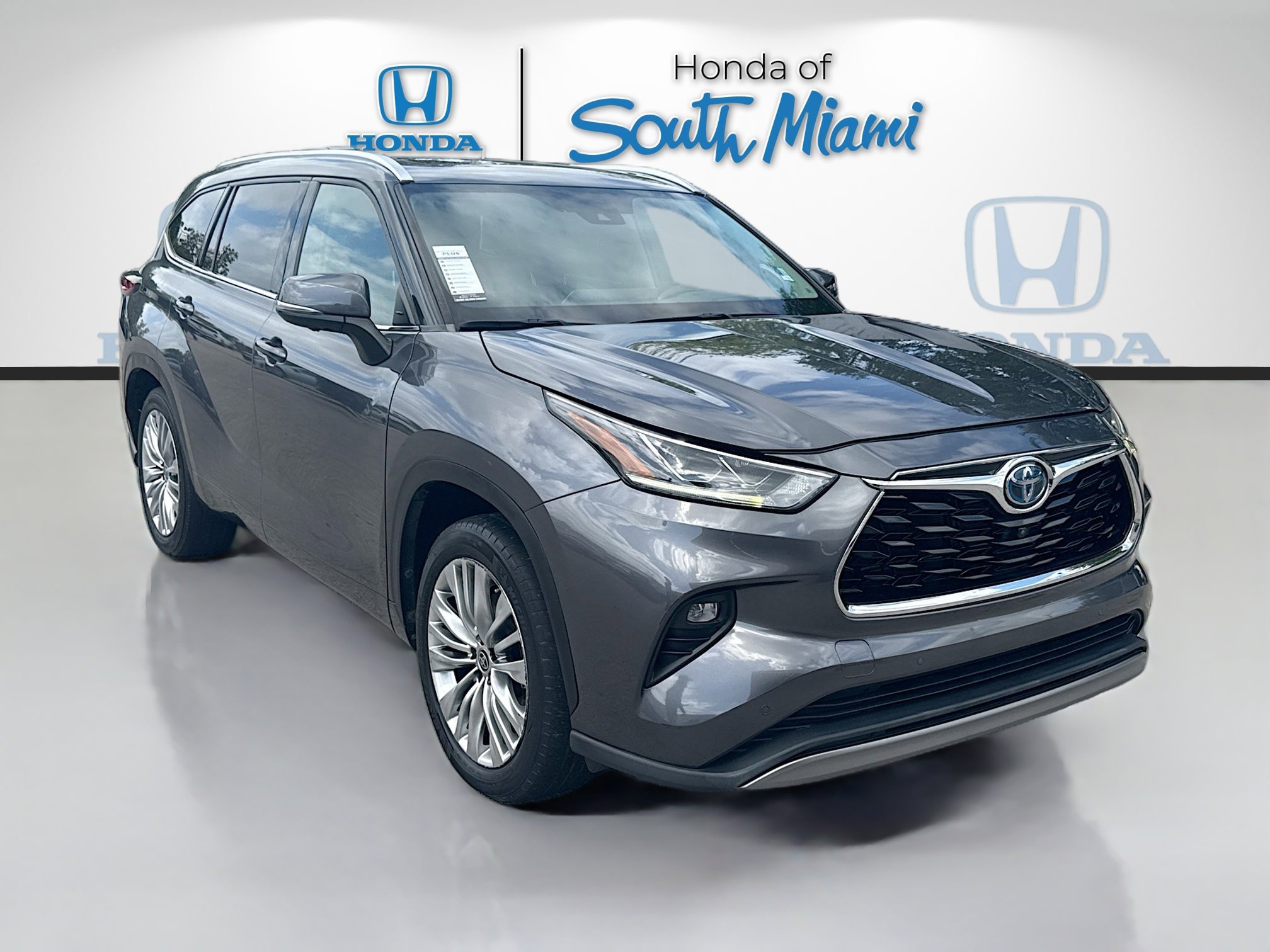 Used 2023 Toyota Highlander Platinum FWD video 1