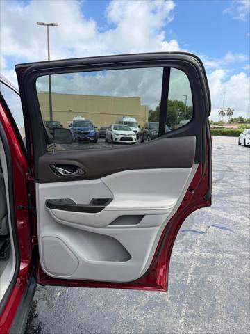 Used 2017 GMC Acadia SLT image 13