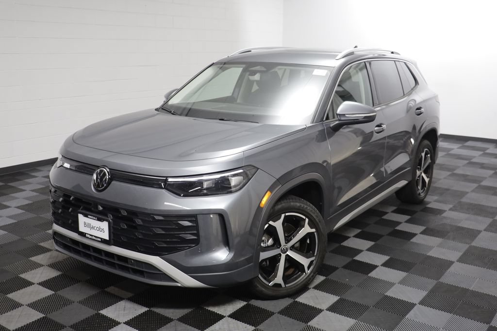 Used 2026 Volkswagen Tiguan SE AWD/4WD image 2