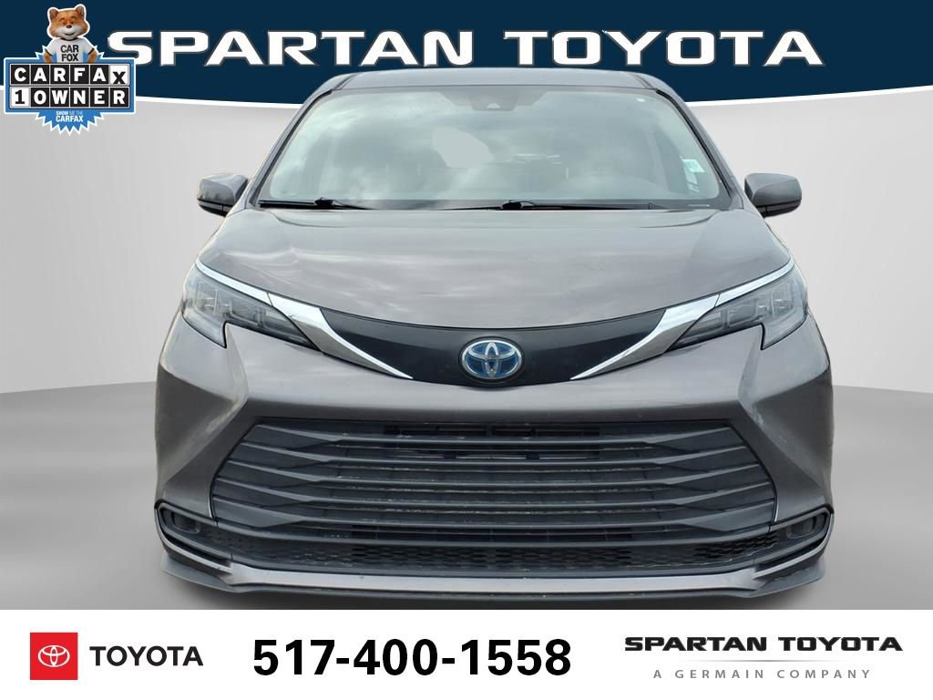 Used 2024 Toyota Sienna LE image 3