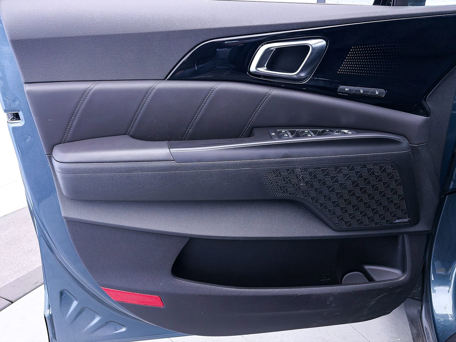 Used 2025 Kia Carnival image 19