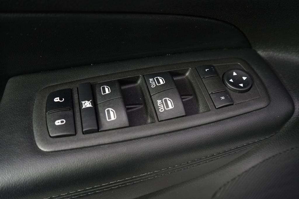 Used 2021 Jeep Grand Cherokee Laredo X AWD/4WD image 23