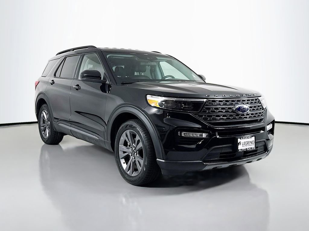 Used 2022 Ford Explorer XLT w/ Equipment Group 202A image 3