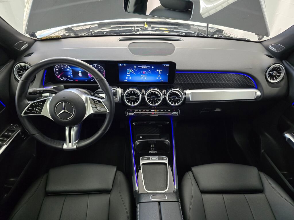 Used 2025 Mercedes-Benz GLB 250 4MATIC image 17