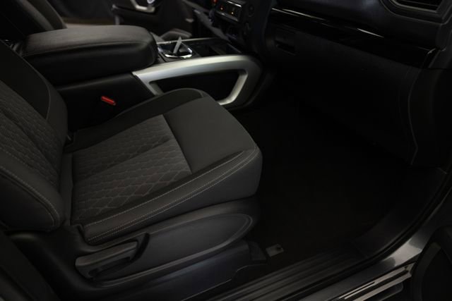 Used 2024 Nissan Titan SV w/ SV Convenience Package image 21