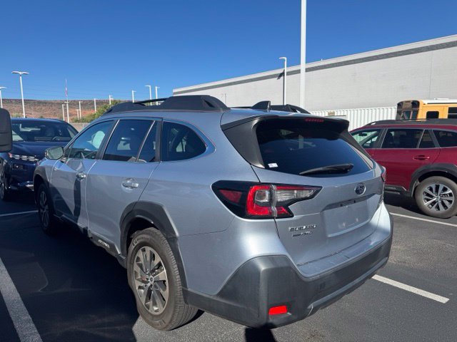 Used 2023 Subaru Outback Premium AWD/4WD image 4