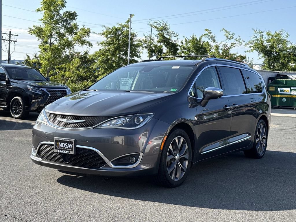 Used 2017 Chrysler Pacifica Limited FWD image 6