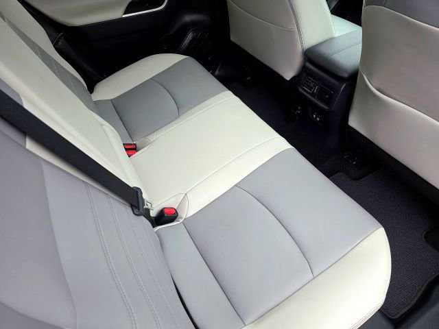 Used 2019 Toyota RAV4 Limited image 31