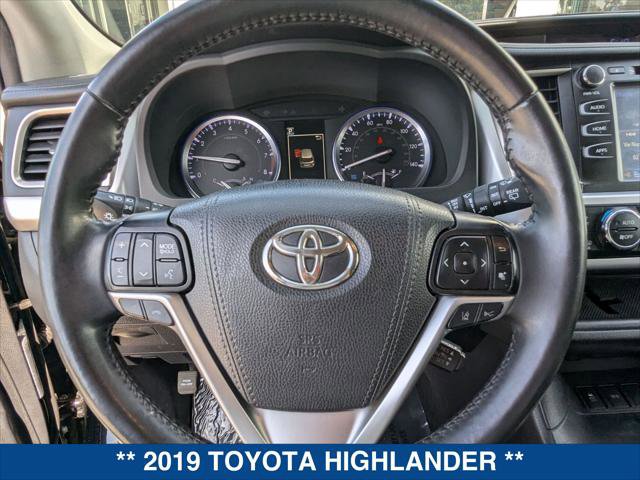 Used 2019 Toyota Highlander SE w/ Carpet Mat Package (TMS) image 13