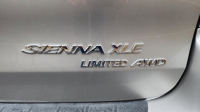 Used 2005 Toyota Sienna XLE Limited image 11