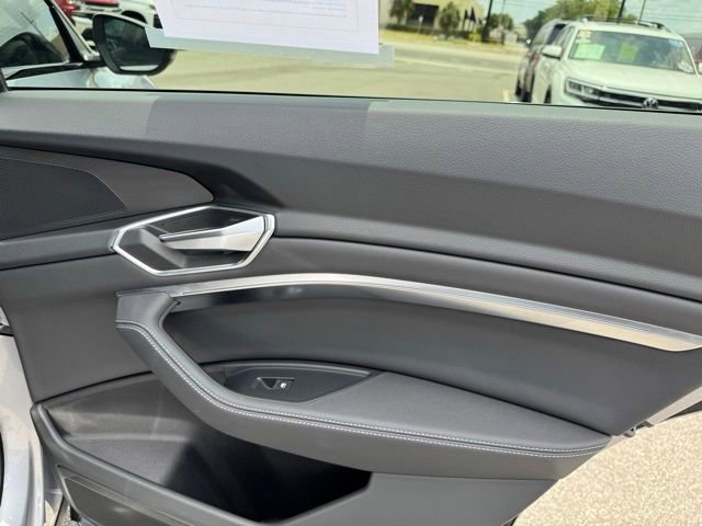 Used 2022 Audi e-tron Premium w/ Convenience Plus Package image 44