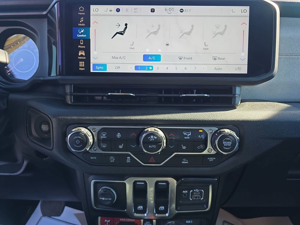 Used 2025 Jeep Wrangler Willys image 27