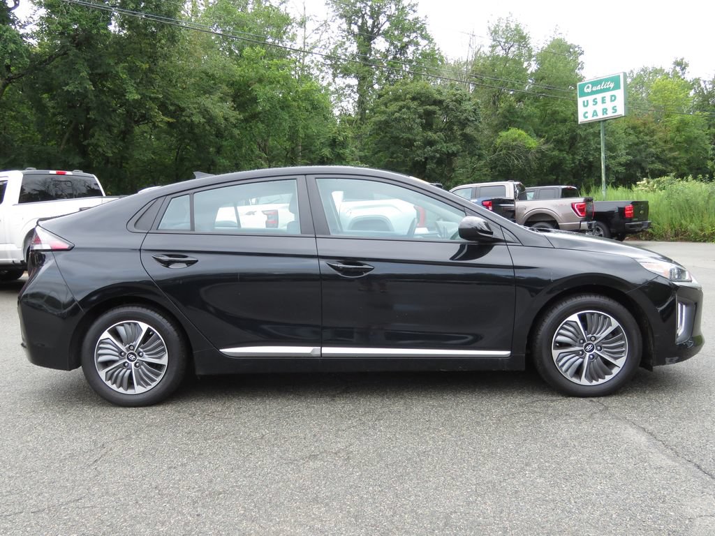Used 2021 Hyundai Ioniq SE FWD image 3