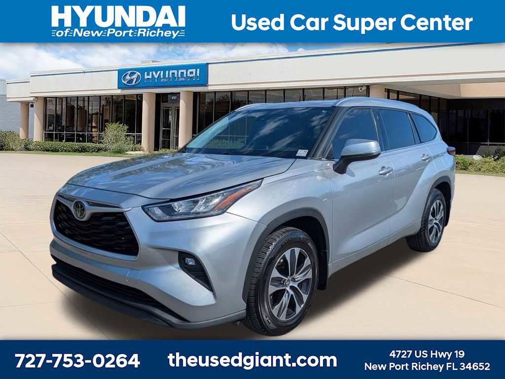 Used 2020 Toyota Highlander XLE FWD image 1