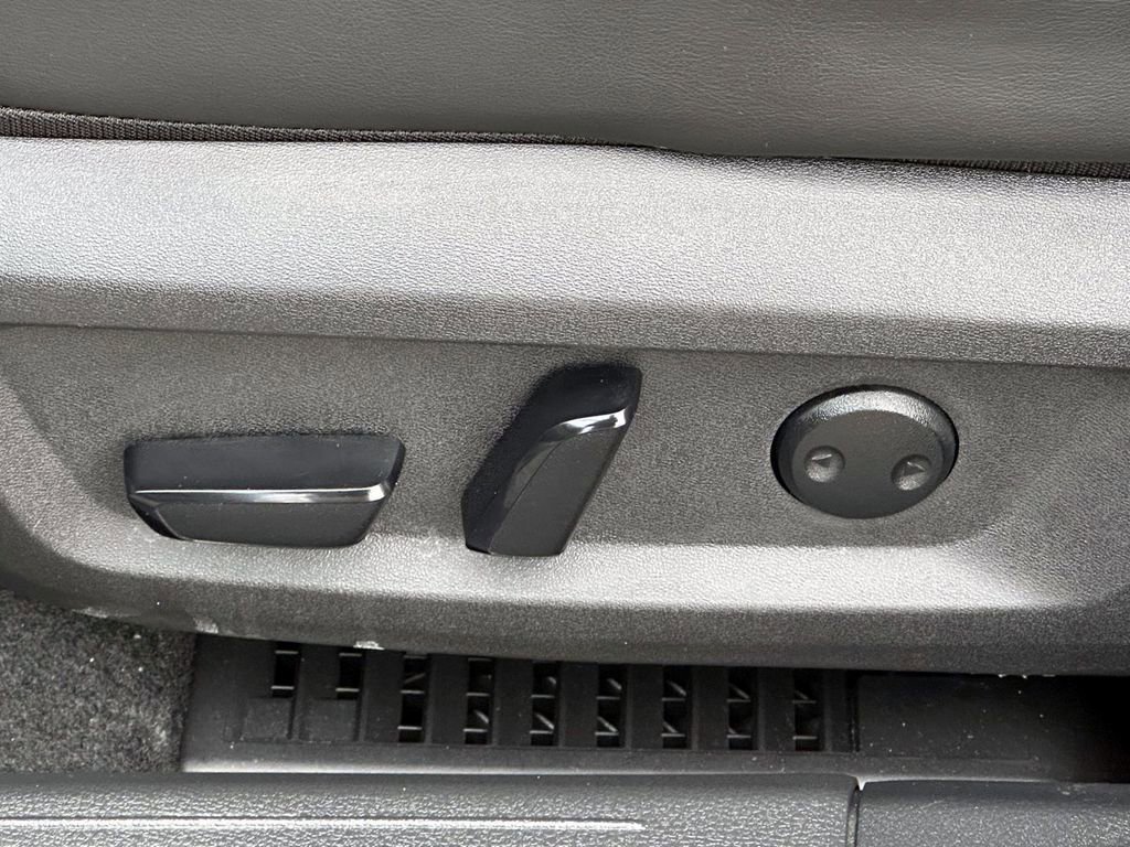 Certified 2025 Nissan Rogue Platinum w/ Tech Package image 21