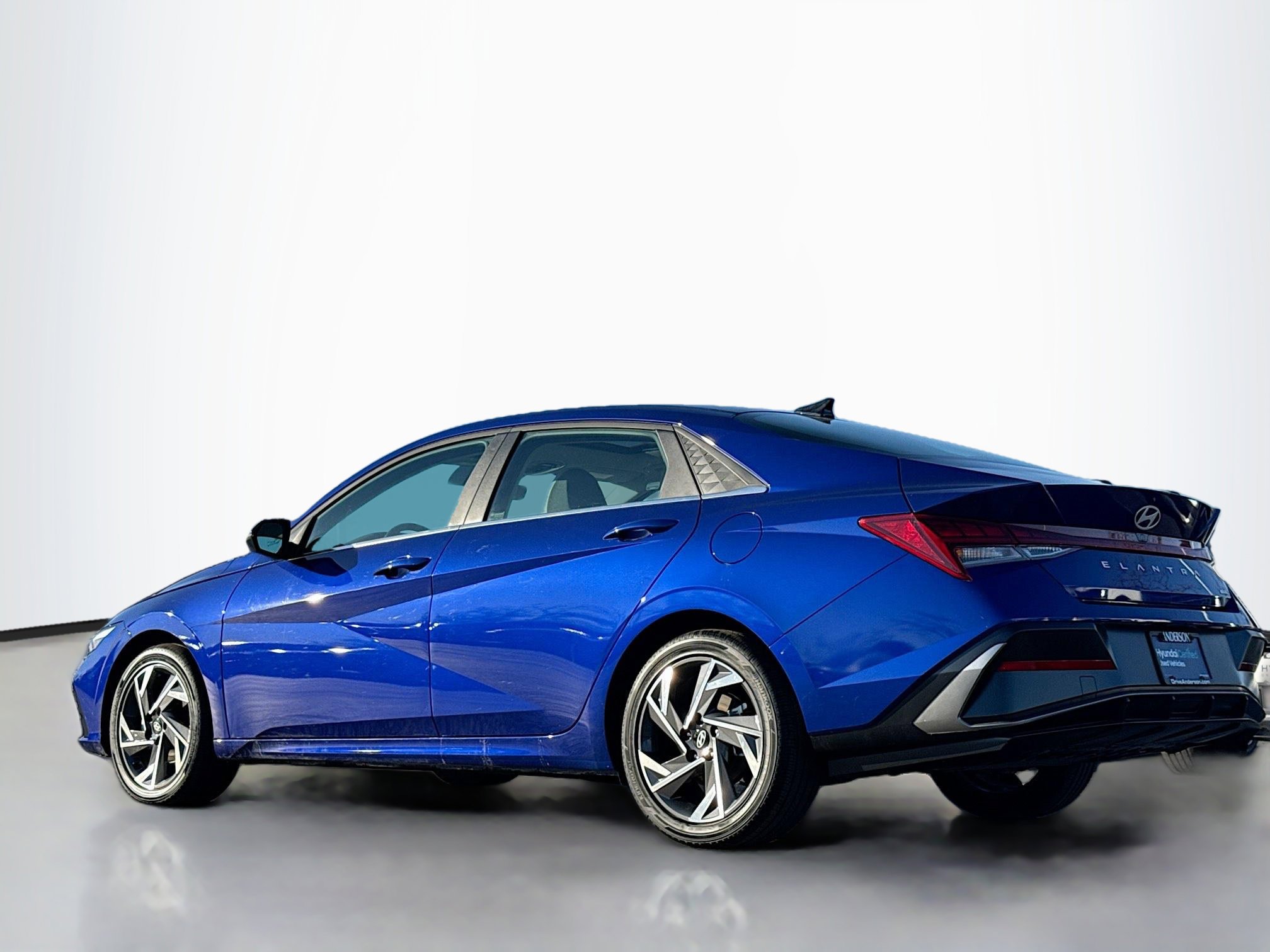 Used 2025 Hyundai Elantra Limited FWD image 13