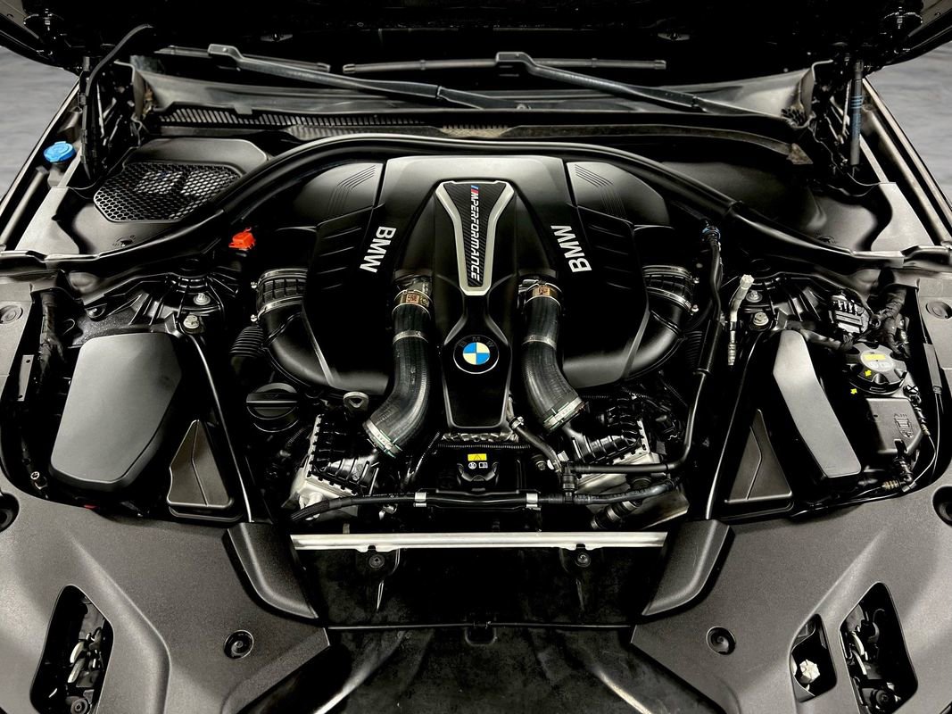 Used 2018 BMW M550i xDrive image 46