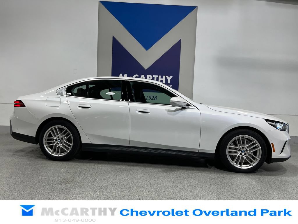 Used 2025 BMW 530i xDrive w/ Premium Package AWD/4WD image 4