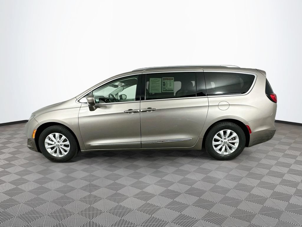 Certified 2018 Chrysler Pacifica Touring-L FWD image 6