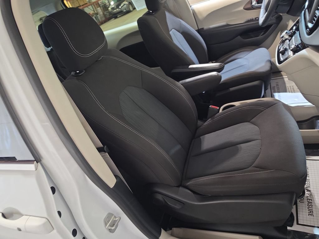 Used 2024 Chrysler Voyager LX FWD image 25