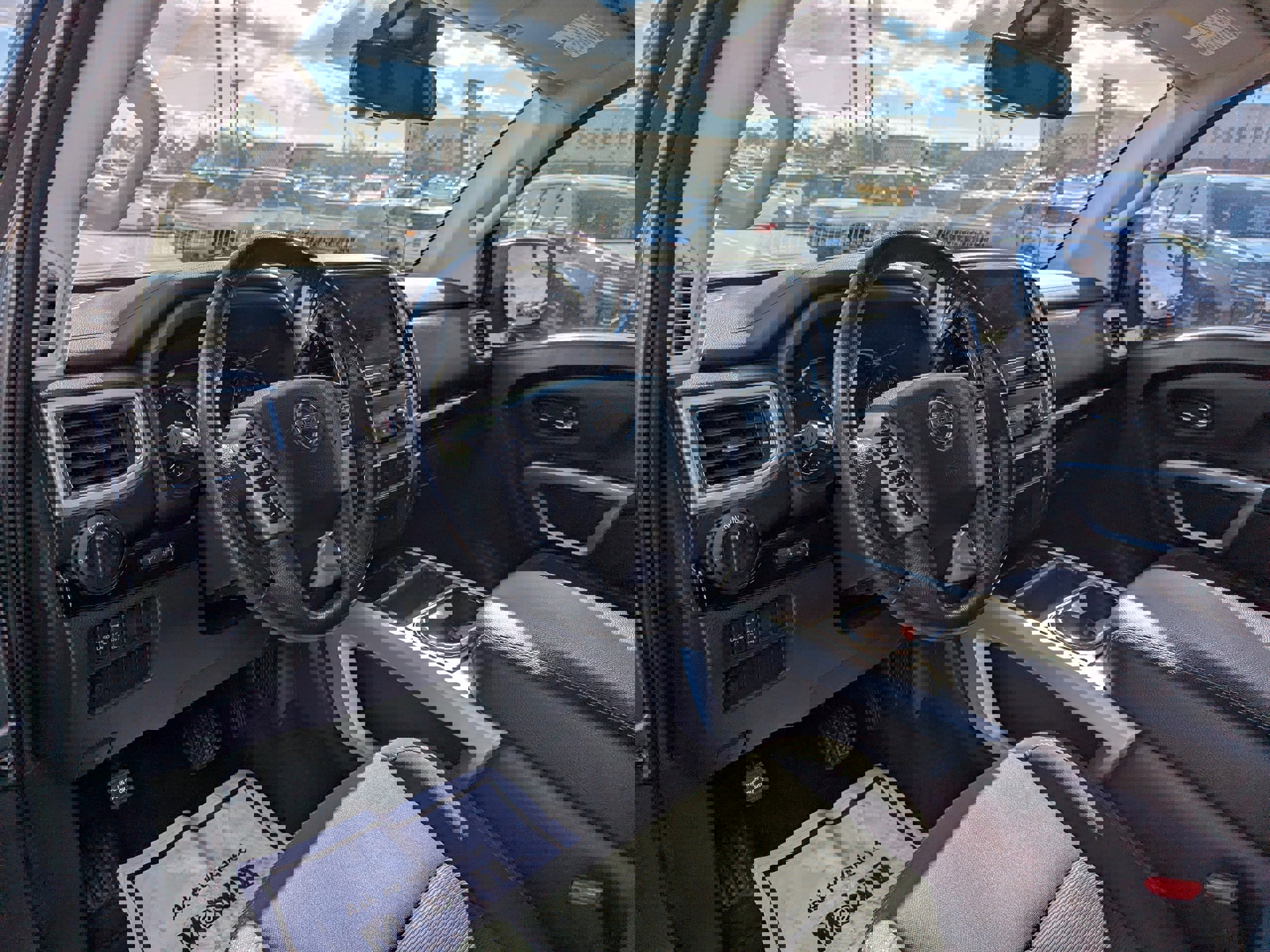 Used 2020 Nissan Titan SV w/ SV Convenience Package image 13