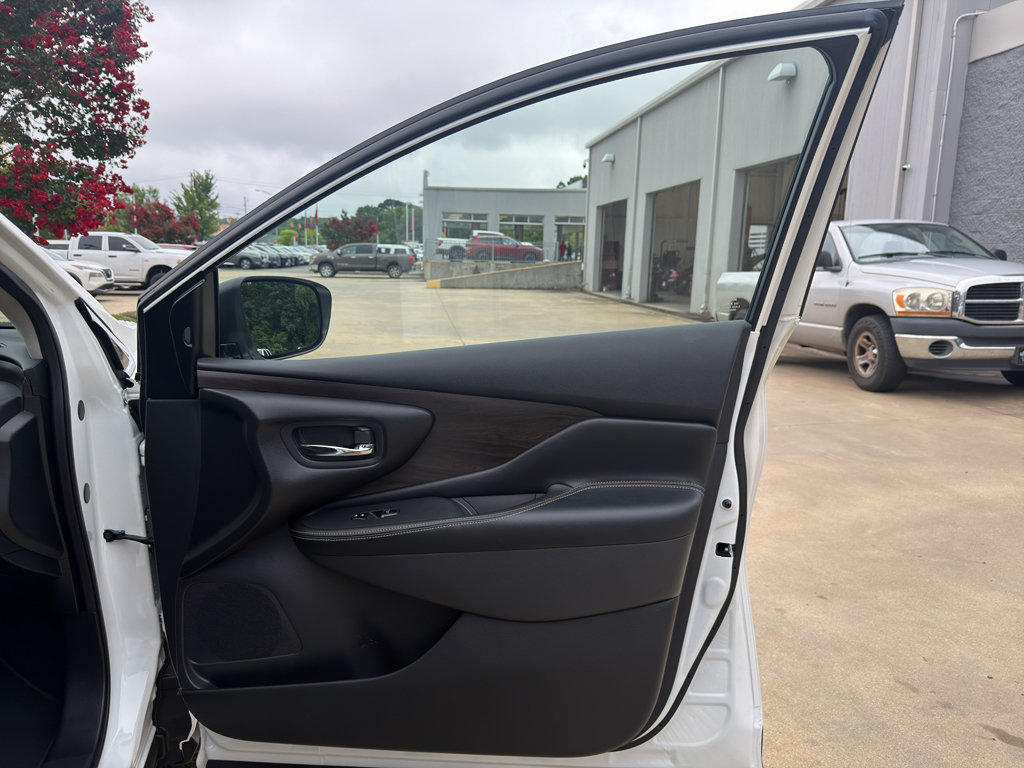 Certified 2024 Nissan Murano Platinum w/ Cargo Package FWD image 19