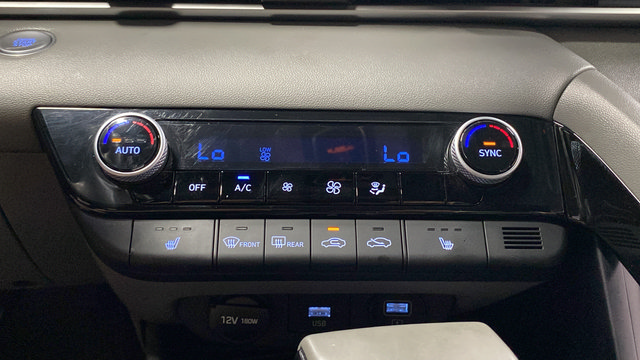 Certified 2022 Hyundai Elantra SEL w/ Convenience Package FWD image 17
