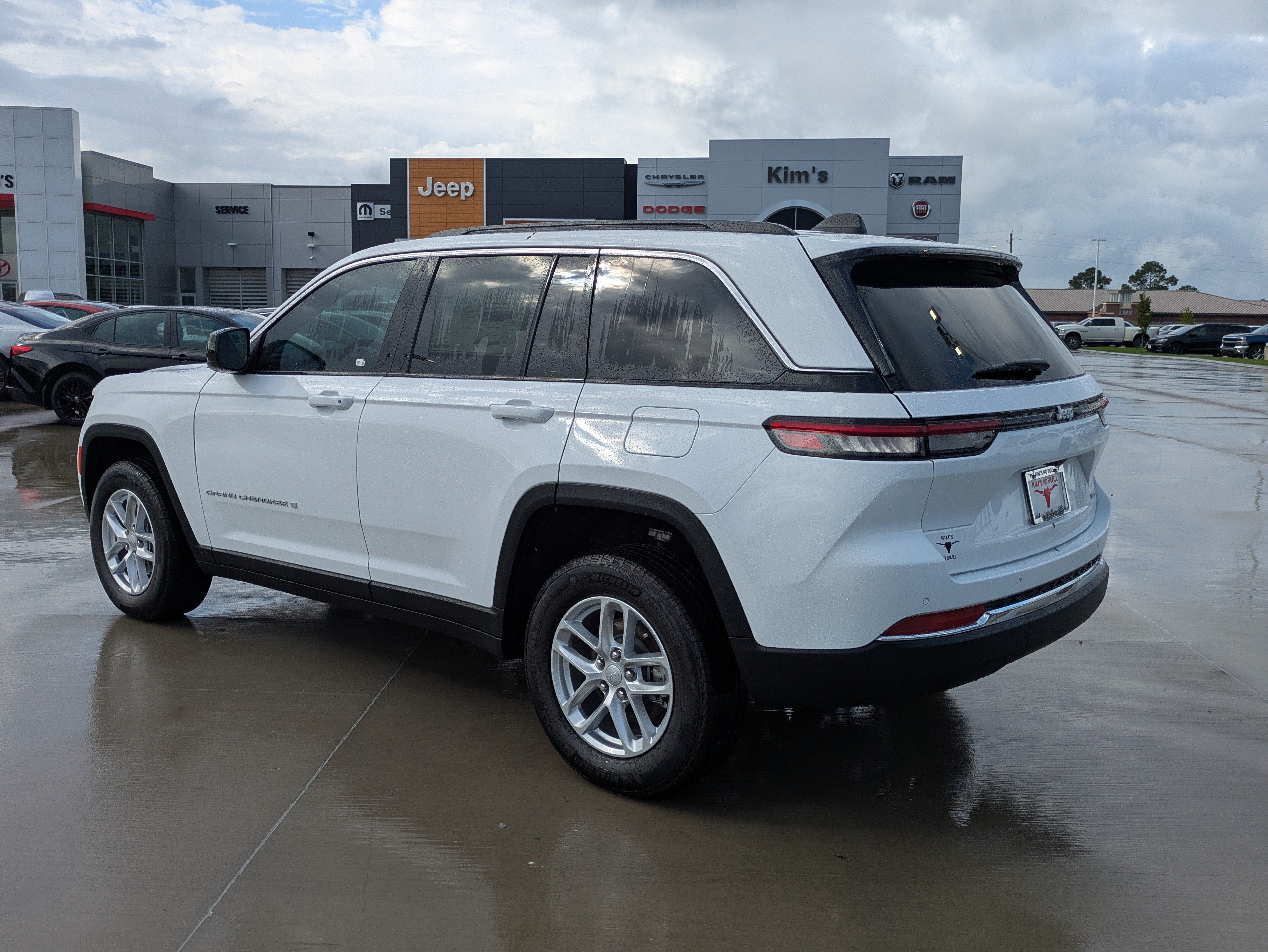 New 2026 Jeep Grand Cherokee Laredo RWD image 3