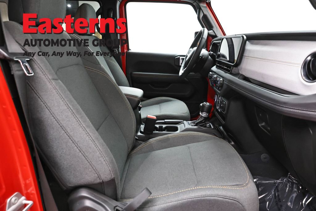 Used 2025 Jeep Wrangler Unlimited Sahara image 24