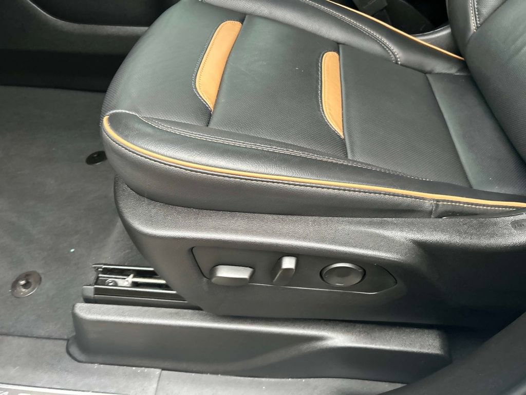 Used 2024 GMC Yukon AT4 w/ Technology Package image 25