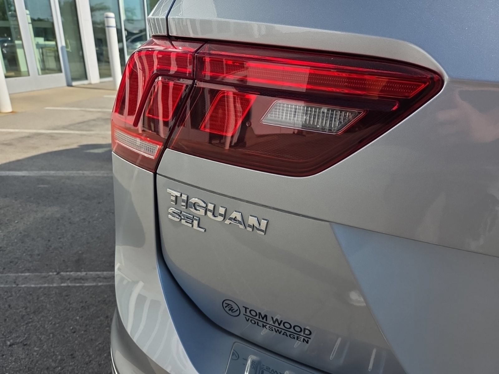 Used 2019 Volkswagen Tiguan SEL Premium R-Line AWD/4WD image 8