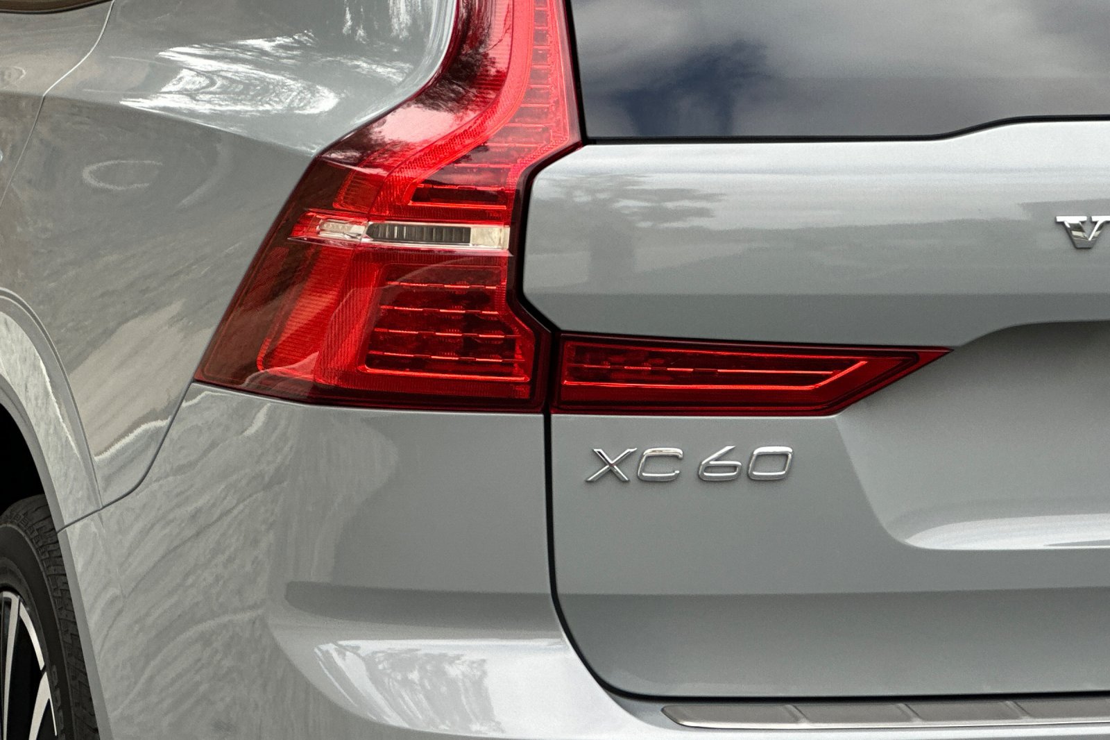 Certified 2024 Volvo XC60 B5 Plus w/ Protection Package Premier AWD/4WD image 35