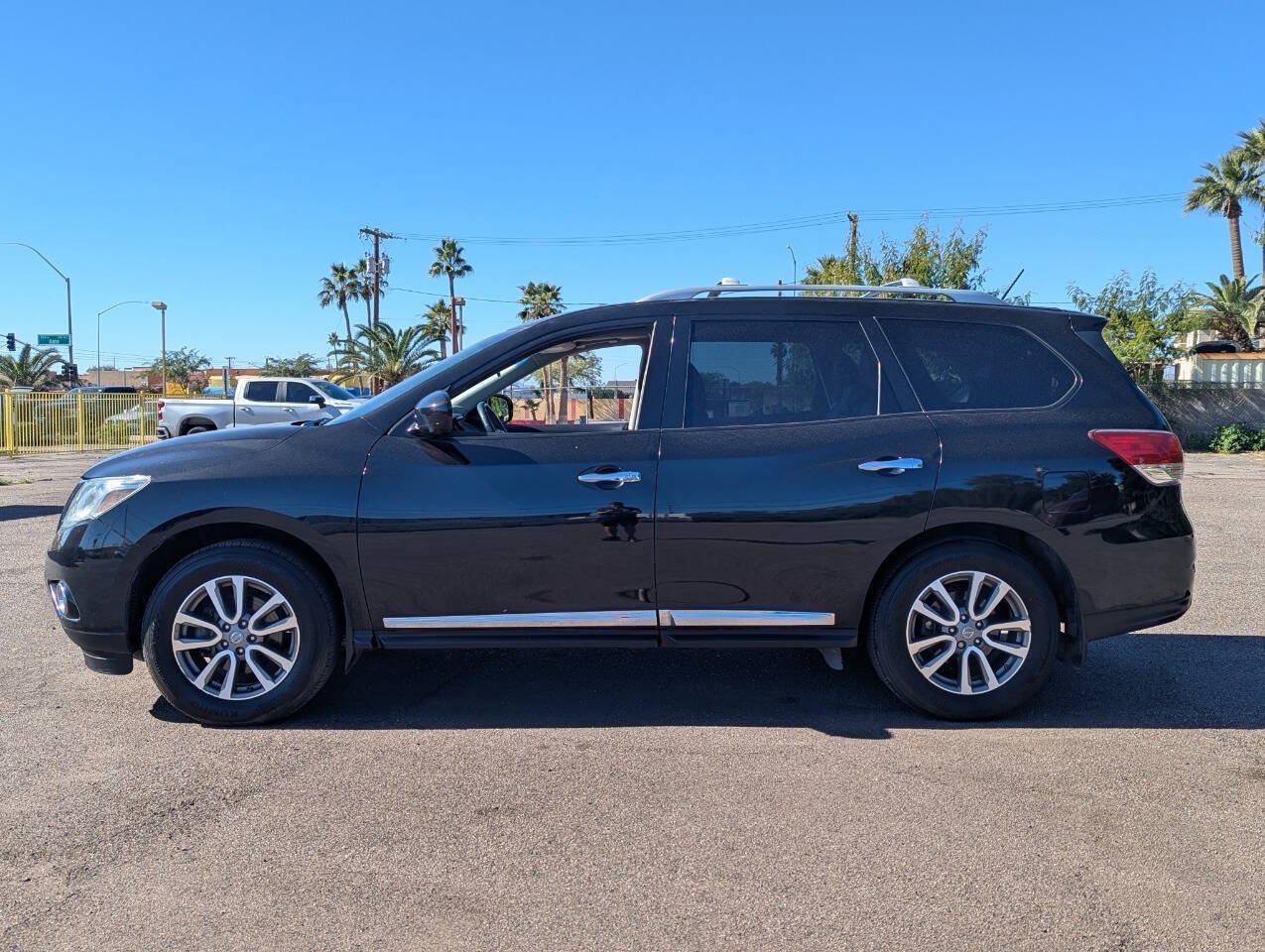 Used 2016 Nissan Pathfinder SL w/ SL Premium Package AWD/4WD image 6