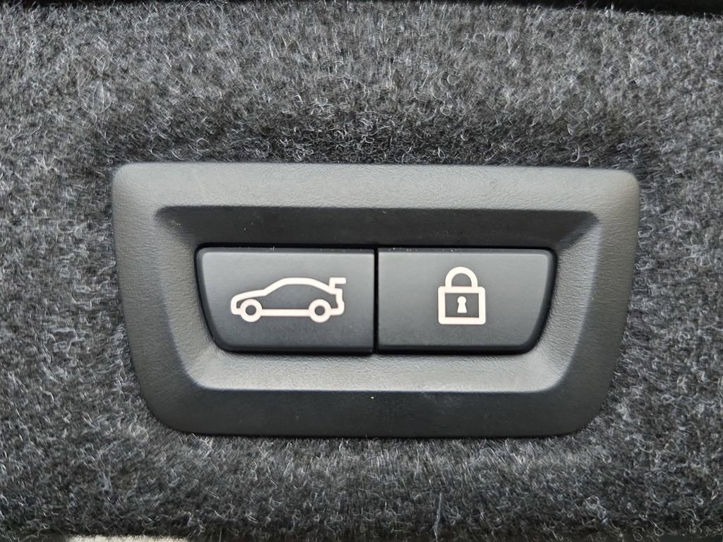 Used 2021 BMW M5 w/ Executive Package image 16