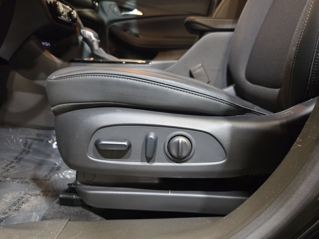 Used 2023 Buick Encore GX Select w/ Sport Touring Package FWD image 14