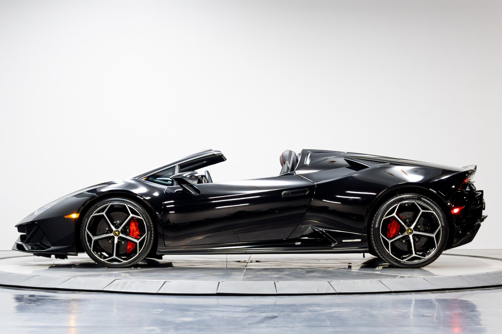 Used 2020 Lamborghini Huracan EVO image 35