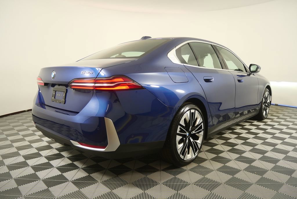 Certified 2025 BMW 530i image 3