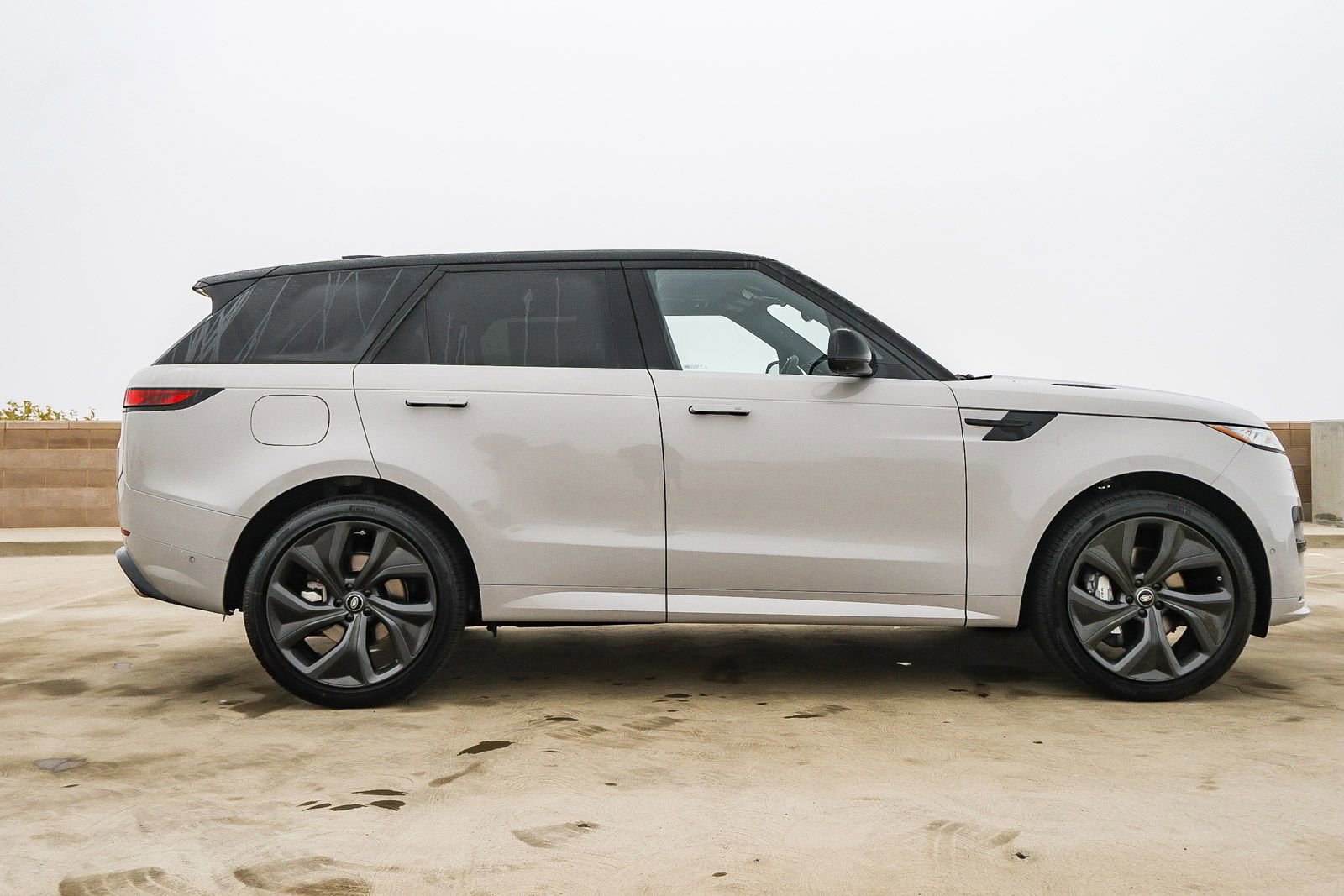 New 2025 Land Rover Range Rover Sport Dynamic SE image 4