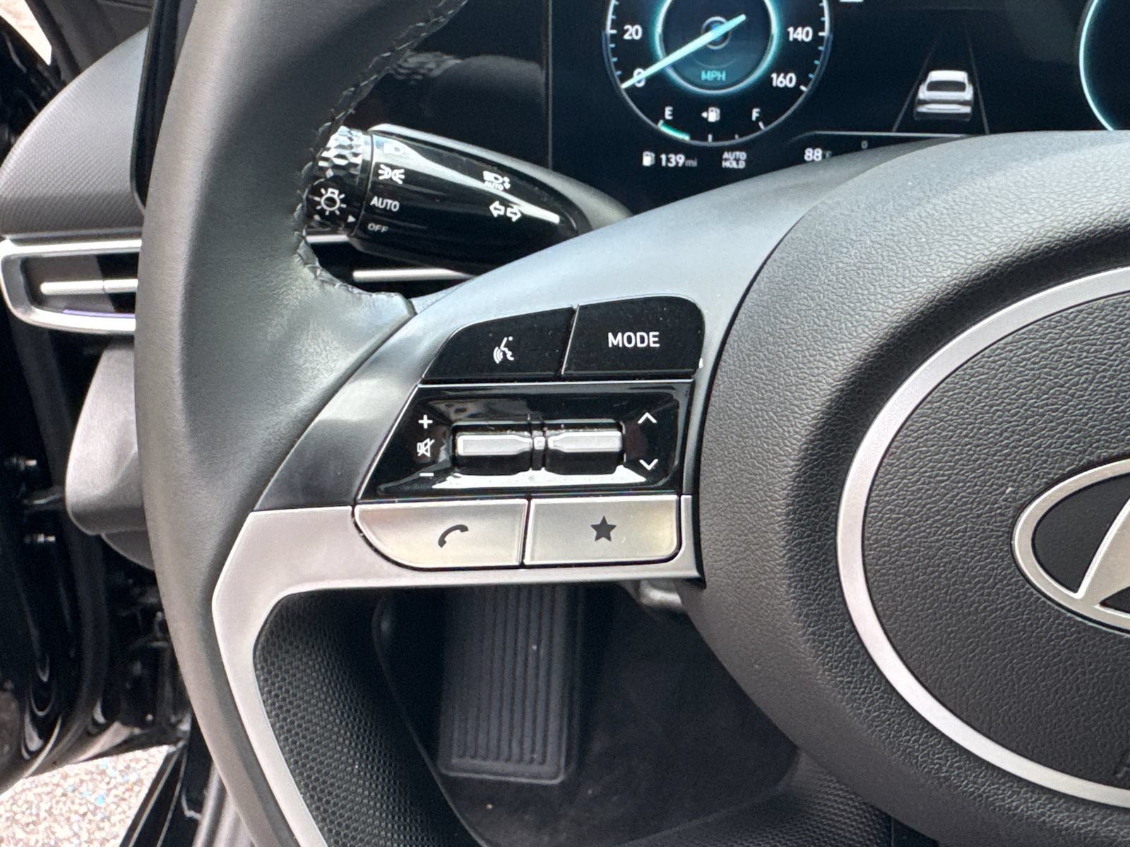 Certified 2025 Hyundai Elantra Limited FWD image 23