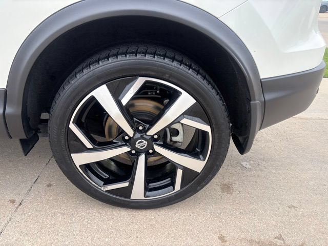 Used 2022 Nissan Rogue Sport SL FWD image 14