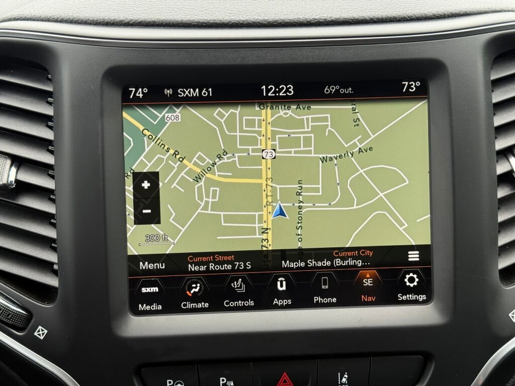 Used 2023 Jeep Cherokee Altitude Lux image 19