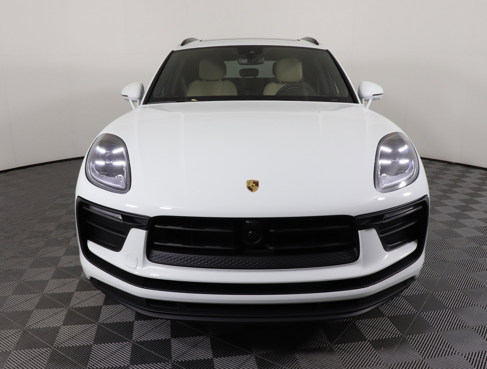 Used 2025 Porsche Macan image 14
