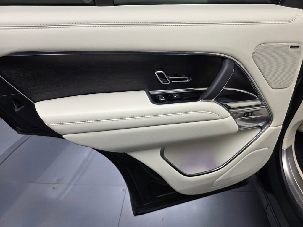 Used 2023 Land Rover Range Rover SE image 16