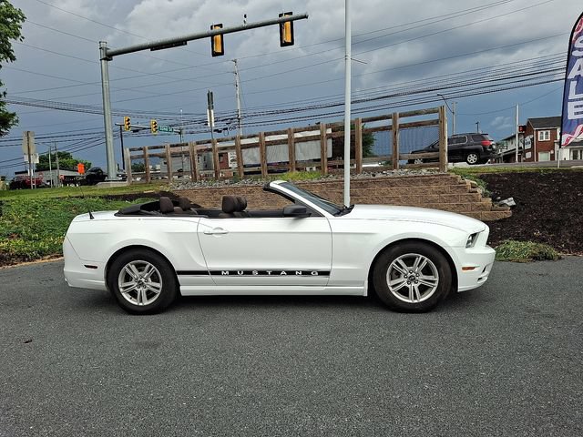 Used 2014 Ford Mustang Convertible RWD image 9