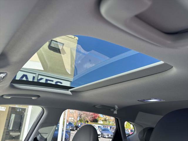 Used 2025 Hyundai Kona Limited image 19