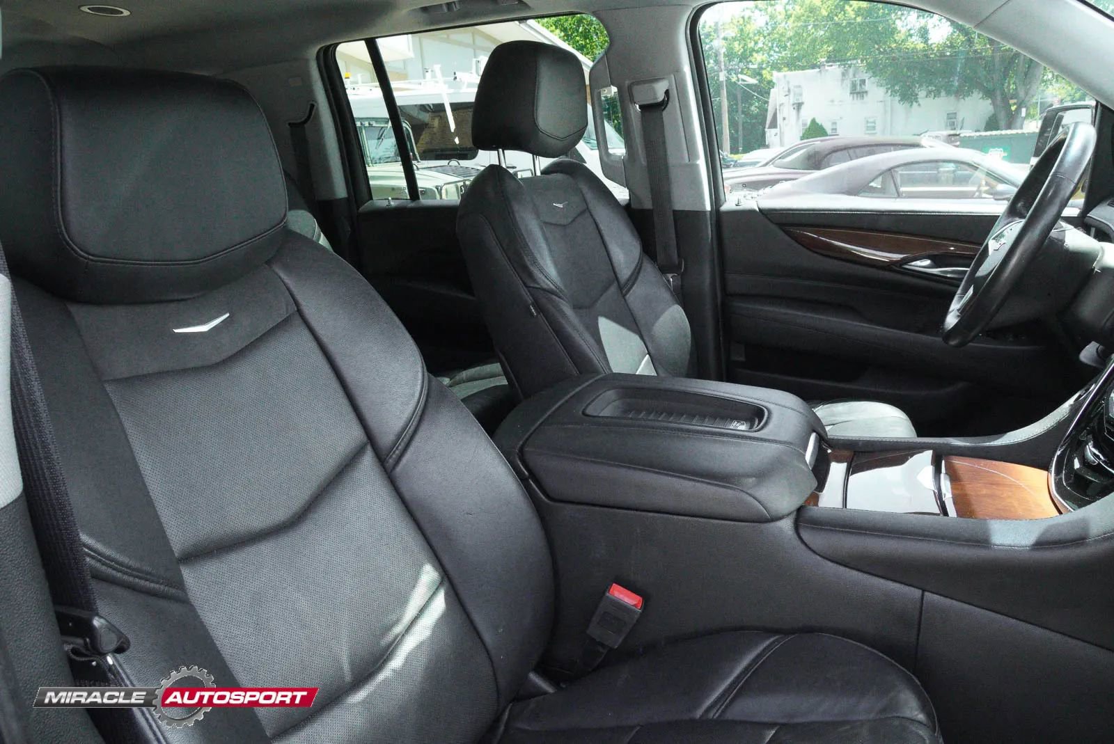 Used 2018 Cadillac Escalade ESV Premium Luxury AWD/4WD image 34