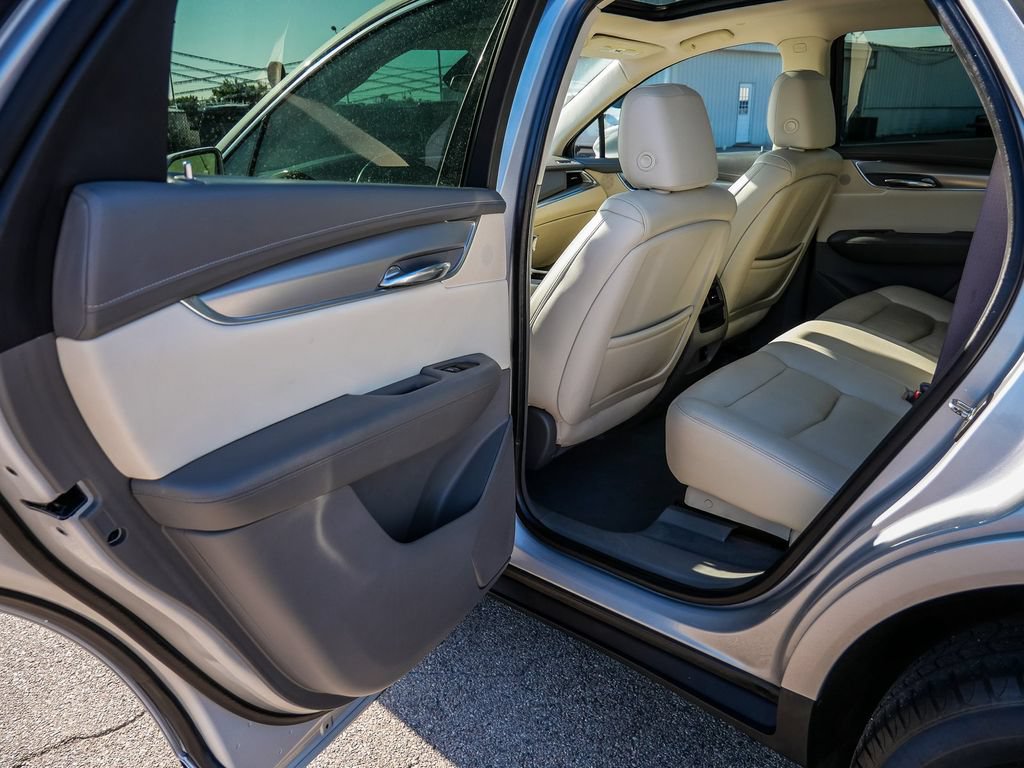 Used 2017 Cadillac XT5 Luxury w/ Driver Awareness Package FWD image 47