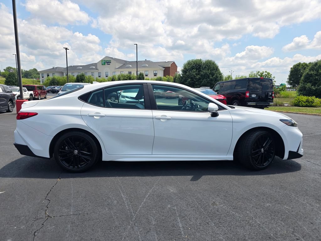 Used 2025 Toyota Camry SE FWD image 9
