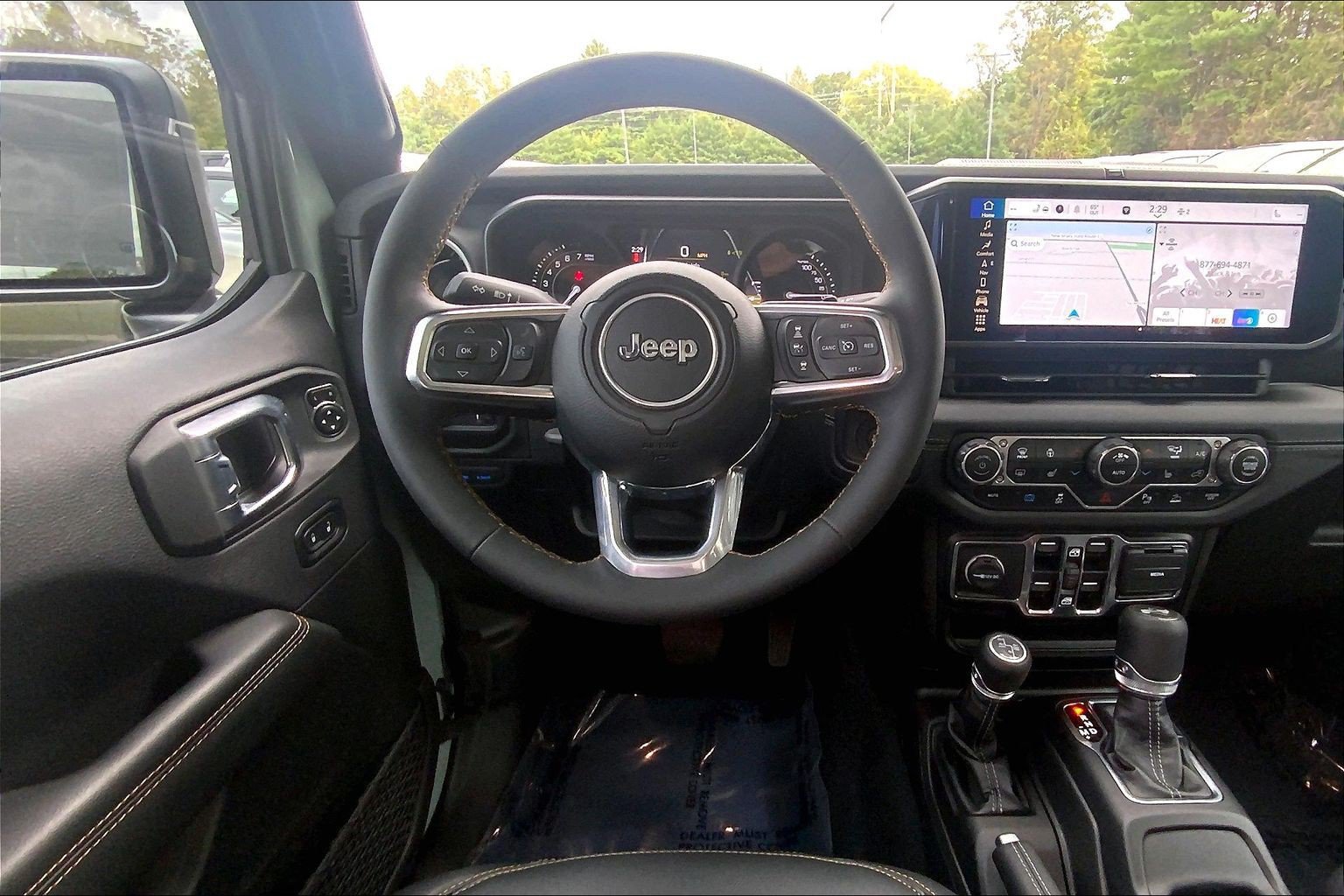 Certified 2024 Jeep Wrangler Unlimited Sahara w/ Technology Group AWD/4WD image 5
